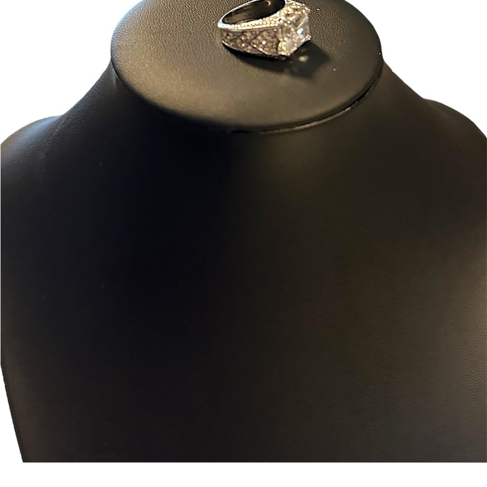 Vintage Elegant Silver Ring - Picture 4 of 5